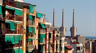 Etagenwohnung in La Salut. Dos pisos y dos locales en venta en badalona