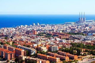 Appartement dans La Salut. Lote de 2 pisos y 2 locales en planta baja en badalona  gran pot