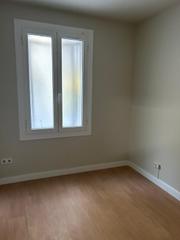 Appartamento in Sants. Lote de tres pisos en venta en el mismo edificio en barcelona