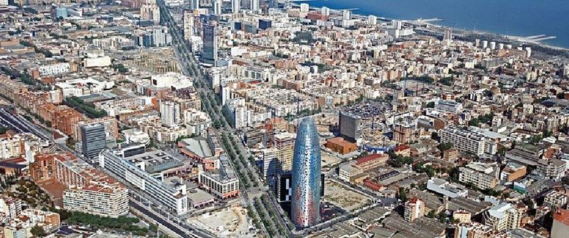 Foto cf657ffb-0f0f-4e2c-bccf-6a5a0d8d08e8. Edifici a Dreta de l´Eixample Barcelona
