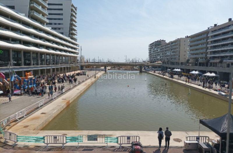 Foto f2d31fad-318e-4e20-8542-04dcfc0733fd. Gebäude in Centre Badalona