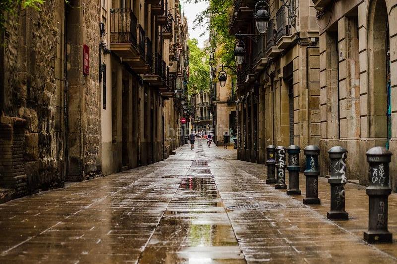 Foto c2f3dac2-380e-4a6f-930f-94d1c83b04a8. Edifici a Raval Barcelona
