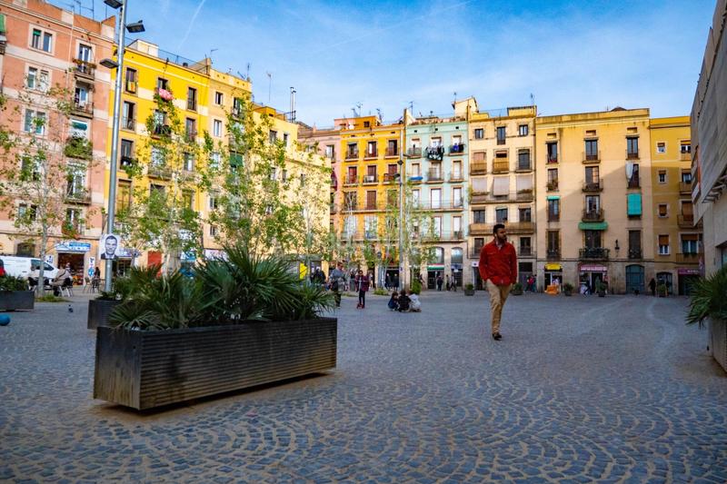 Foto fde66c1f-eac1-44f7-8f23-1a014d786849. Edifici a Raval Barcelona