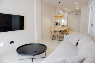 Rent Ground floor in Llefià. Planta baja con terraza en alquiler temporal en santa coloma de