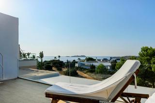 Casa adossada a Cala Vedella-Cala Tarida. Adosado con vistas al mar en es puig de mar  ibiza