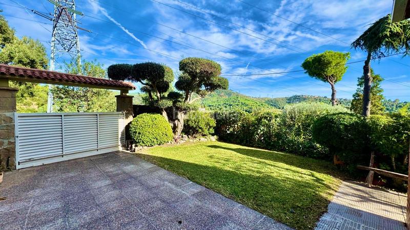 Foto fd9f046c-2d00-46d7-9308-2a3d207bcb69. Haus mit heizung parking pool in La Plana-Bellsoleig Sant Just Desvern