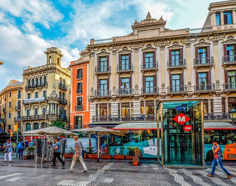 Foto f7975001-2e24-4ce8-9288-0d7cb2ce2849. Edificio in El Poble Sec - Parc de Montjuïc Barcelona