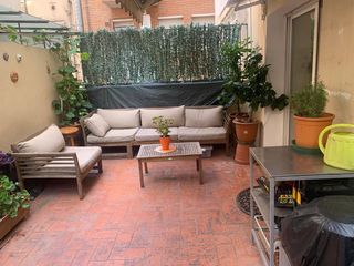 Pis a Hostafrancs. Encantador piso en venta en sants con terraza y parking opcional