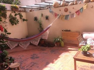 Pis a Hostafrancs. Encantador piso en venta en sants con terraza y parking opcional