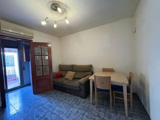 Àtic a Llefià. Ático en planta cuarta sin ascensor con terraza privada, cerca d