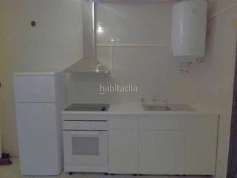 Foto 5145a5a4-b92e-4a91-afc7-467a74b639c1. Edificio in Roquetes Barcelona