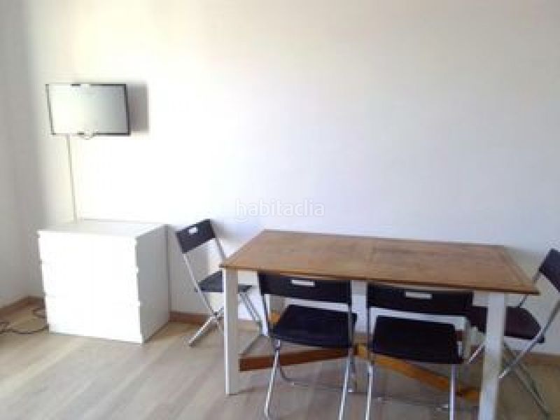 Foto 65cf547c-8df6-4856-87d9-5285a68fd8f0. Edificio in Roquetes Barcelona