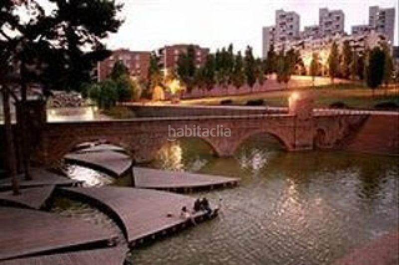 Foto b083937c-3594-408b-99db-8dd02ddb7c99. Edificio in Roquetes Barcelona