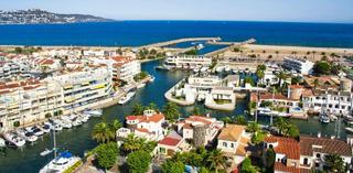 Terreny residencial a Castelló d´Empúries. Solar en venta en empuriabrava