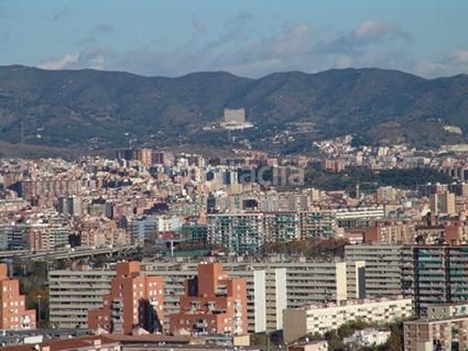 Foto ef100e0a-105d-444e-807a-8743b4951ab1. Affitto edificio in Centre Santa Coloma de Gramenet