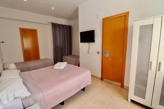 Gebäude in Centre. Hostal en venta en el corazón de sitges