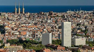 Local Comercial a Fondo. Local comercial en venta con potencial de vivienda  badalona