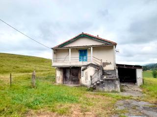 Masia  La laguna. Casa de piedra con terreno para reformar en riotuerto