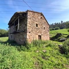Mas à Penagos. Casa de piedra con terreno para reformar en penagos