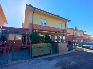 Maison jumelée à Marina de Cudeyo. Chalet pareado con terraza en setien