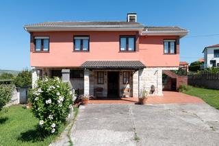 Maison  Avenida san saturnino. Tu hogar entre el mar y la calma vive hinojedo