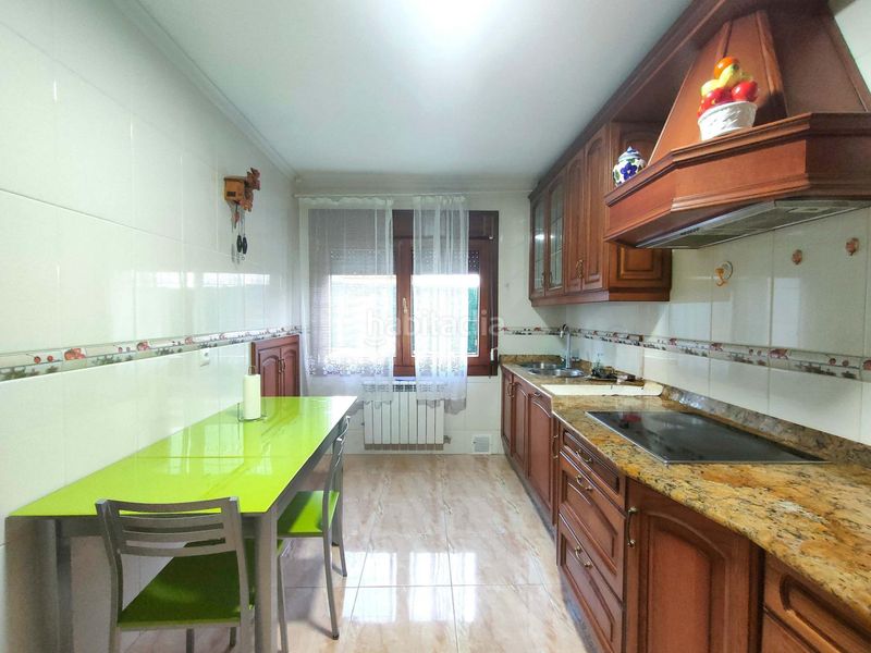 Foto 216626ce-333d-4431-a480-9314166c4d4f. Casa aparellada amb calefacció aparcament a Castañeda