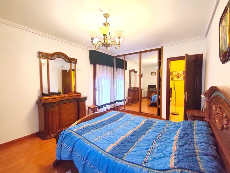 Foto f1533de7-e6c9-4a96-9303-d59f43fac558. Casa aparellada amb calefacció aparcament a Castañeda