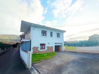 Maison jumelée  Barrio castañeda. Chalet pareado con jardín, garaje y terraza en castañeda