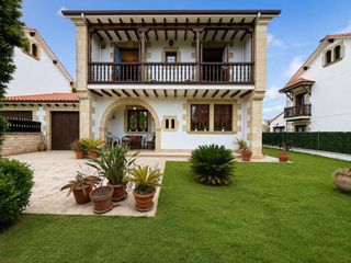Chalet  Calle corban. Chalet con esencia, amplitud y jardín en corbán
