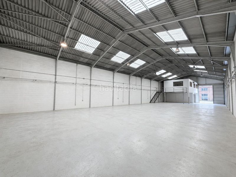 Foto 4ac95ef1-fafa-43e0-a810-88a7e8208476. Industrial building in Peñacastillo - Nueva Montaña Santander