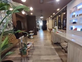 Traspàs Local Comercial  Rúa do ecuador. Peluquería y estética