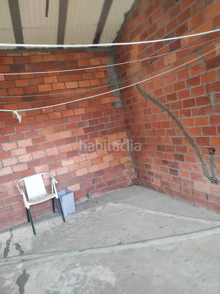 Foto bf1fbb54-bf13-43af-875f-572163258bfb. Edificio  con varias plantas en beade en Valadares - Beade Vigo
