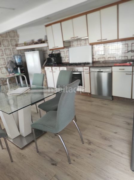 Foto e7992db2-6557-4d4b-8329-dcfea4593550. Edificio  con varias plantas en beade en Valadares - Beade Vigo