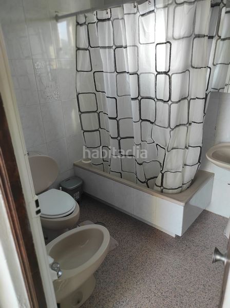 Foto e7a7277b-78b2-45a7-9fc3-f60524f34ef4. Edificio  con varias plantas en beade en Valadares - Beade Vigo