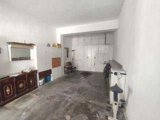 Posto auto  Calle muñoz bernal. Unipal vende fantástico garaje para coche y moto o para coche gr