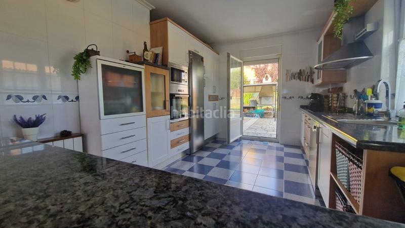 Foto 5e578ac4-df62-47ca-b5fc-ead54a84da05. Chalet avec parking dans Villalobón
