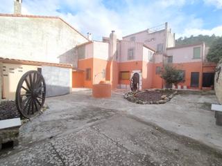 Xalet  Plaza mayor. Unipal vende espectacular casa con amplio terreno, tejado nuevo,
