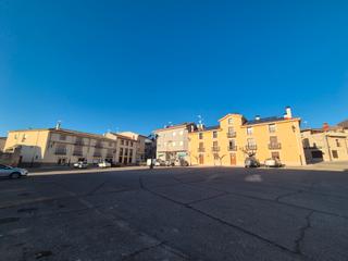 Casa  Plaza escorraladas. Unipal vende casa de cuatro dormitorios en pleno centro de balta