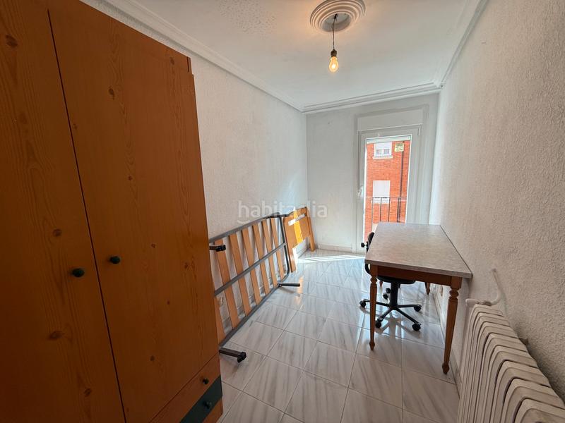 Foto 3357f508-47b8-4a8c-9fc2-a965a2b8a77e. Piso unipal vende en exclusiva piso para entrar a vivir en francisco pizarro, en la zona de avda santander (ave maria). en Palencia