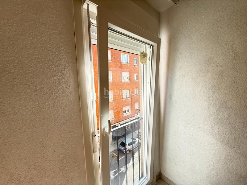 Foto d060b661-9688-497a-81e0-03a3378559c8. Piso unipal vende en exclusiva piso para entrar a vivir en francisco pizarro, en la zona de avda santander (ave maria). en Palencia