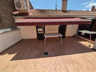 Pis  Calle floridablanca. Unipal vende fantstico atico de dos dormitorios, terraza, bao
