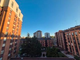 Appartement  Calle pío del río hortega. Unipal vende piso de cuatro dormitorios, dos baños, garaje y tra