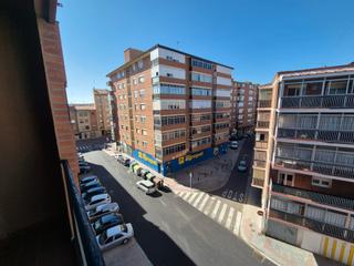 Pis  Calle villacasares. Unipal vende piso exterior, con dos baos, trastero y dos plazas