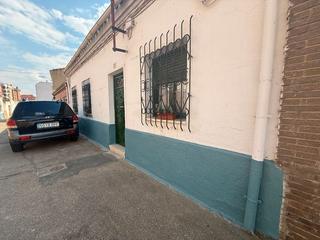 Casa  Calle numancia. Unipal vende casa con patio y sin cuota de comunidad en san anto