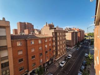 Pis  Avenida santander. Unipal vende piso de cuatro dormitorios, dos baños, garaje y tra