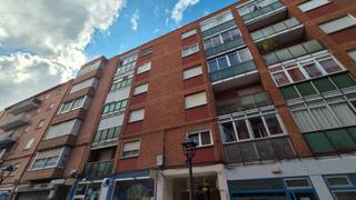 Pis  Calle panaderas. Unipal vende en exclusiva una vivienda de cuatro dormitorios y d