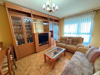 Pis  Plaza de la miranda. Unipal vende piso de tres dormitorios, dos baños, garaje y trast