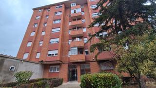 Miete Etagenwohnung  Calle juan bravo. Unipal alquila piso de tres dormitorios con la calefacción inclu