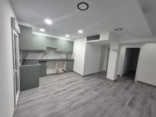 Etagenwohnung  Calle sagrada familia. Unipal vende piso exterior, con 3 dormitorios y un baño totalmen