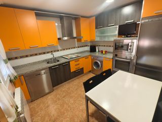 Xalet  Calle cuatro caminos. Unipal vende chalet de cuatro dormitorios, tres ba�os y patio, s